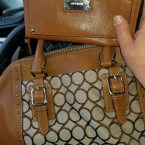 Name brands - Picture 3 of 13